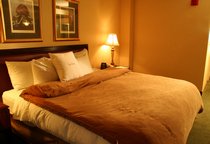 210_hotel-suite-bedroom.jpg